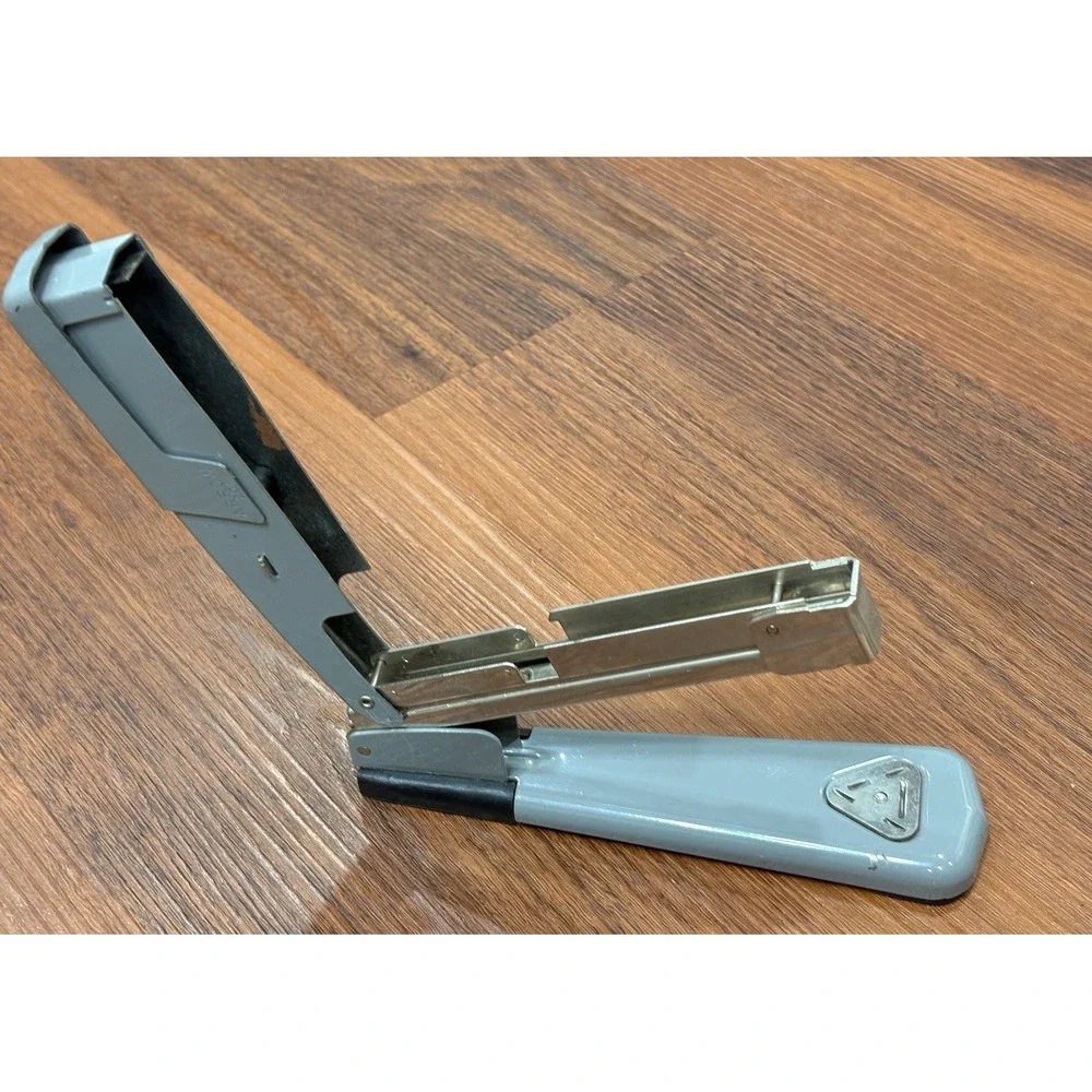 Vintage Arrow 207 Heavy Duty Deluxe Standard Stapler Grey Made In USA